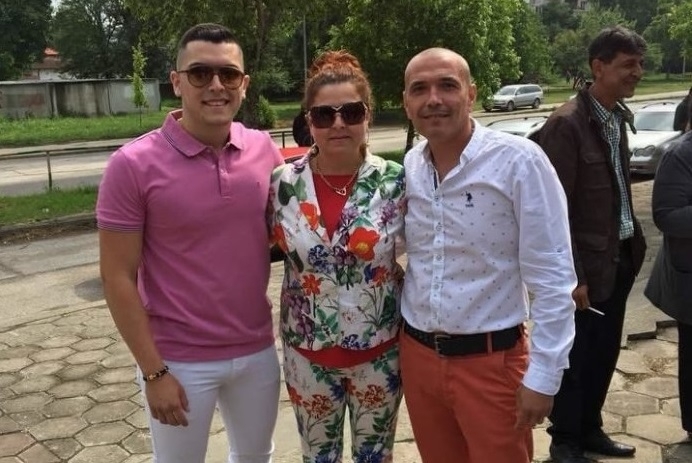 Мариела Вачева и съпругът и Жеко Асенов спечелиха лек автомобил