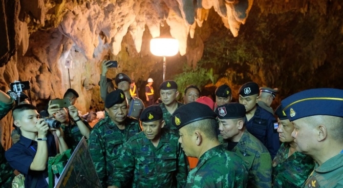 Международни експерти ще се включат в спасителната операция за тайландски младежки