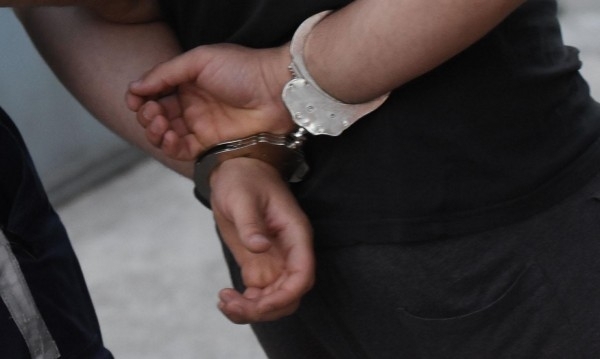 31 годишен мъж е задържан след като е ударил в лицето