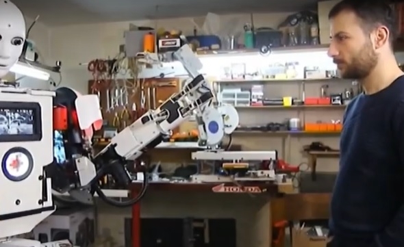 Български инженер ентусиаст направи истински, функционален хуманоиден робот в гаража