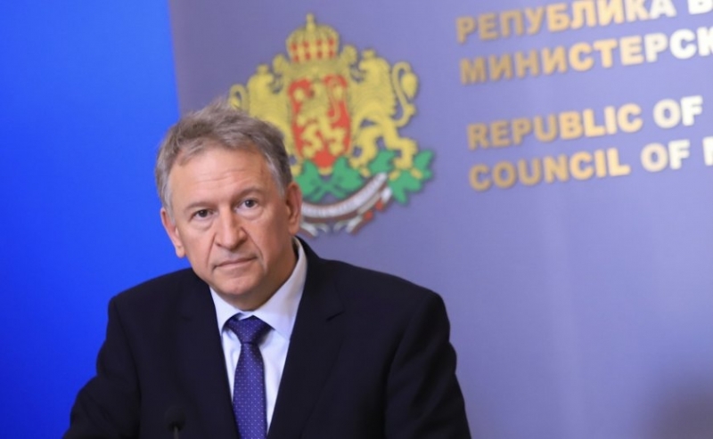 Здравният министър д-р Стойчо Кацаров издаде две заповеди за удължаване