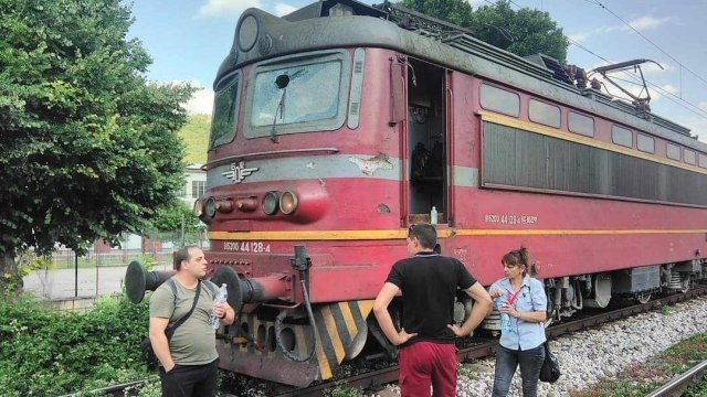 Полицията търси бандит потрошил стъклото на влак край Берковица съобщиха