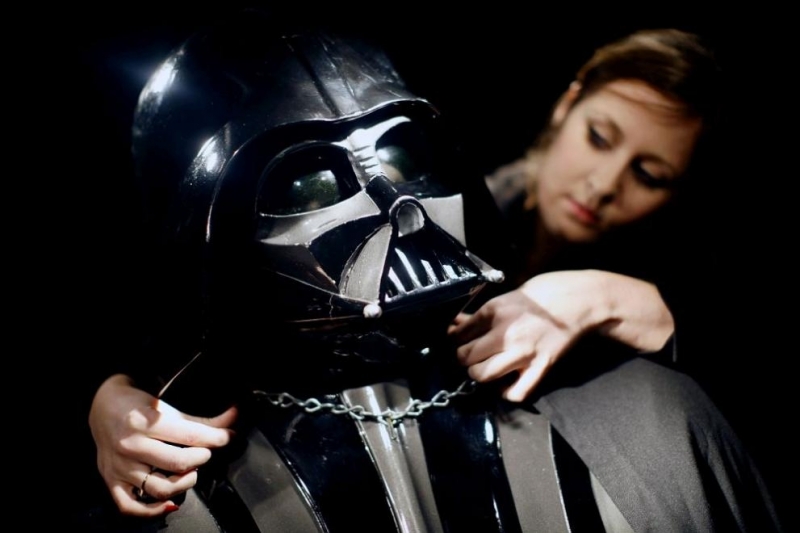 Оригинален костюм на Дарт Вейдър от научнофантастичната сага Междузвездни войни