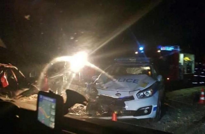 Катастрофа в която е участвал и полицейски автомобил е станала
