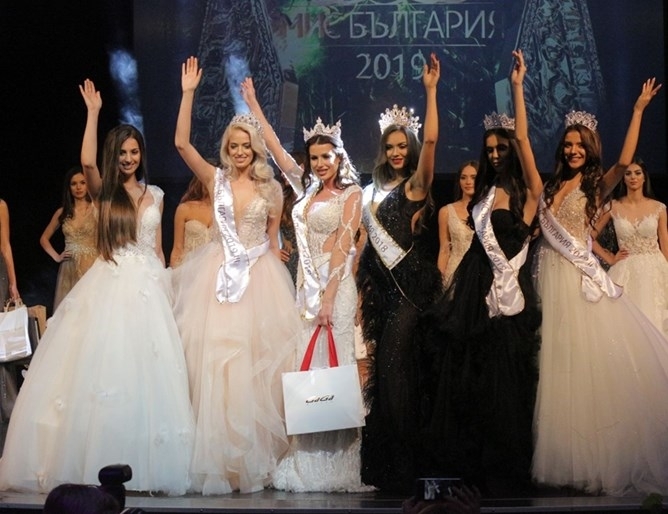 Рaдинeлa Чушeвa oт Coфия e нoвaтa нocитeлкa нa титлaтa Миc