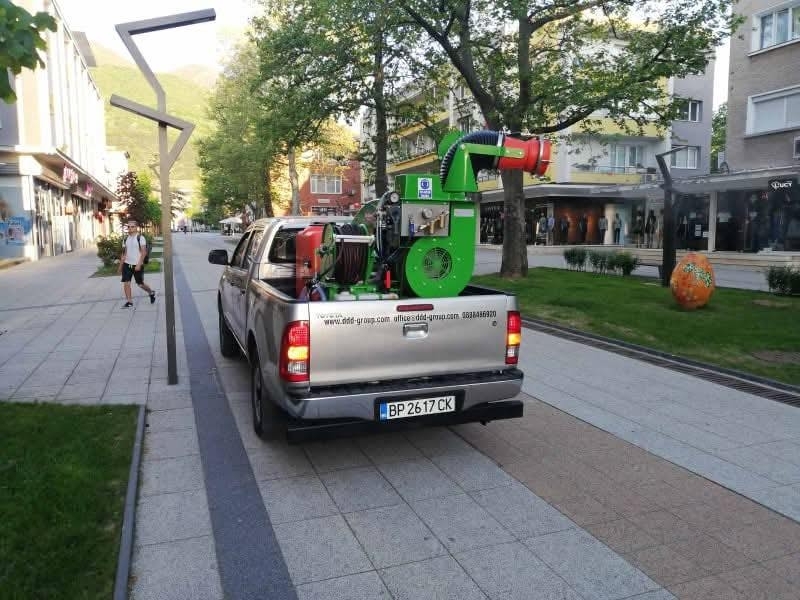 Пръскат срещу листни въшки дърветата във Враца