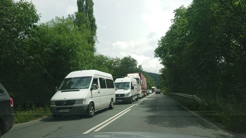 Около 10 км задръстване се образува по главен път Е 79