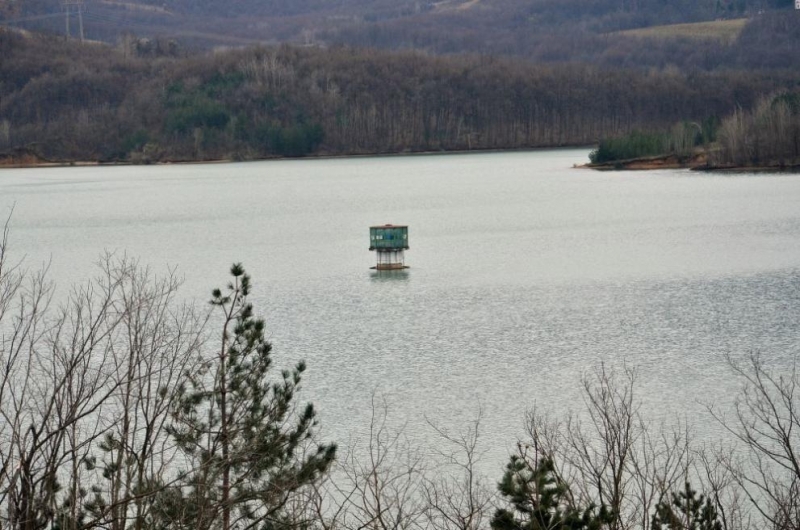 Питейният язовир Среченска бара в Стара планина от който се