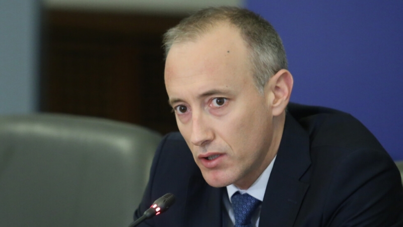 Министърът на образованието Красимир Вълчев заяви че засега действа вариантът