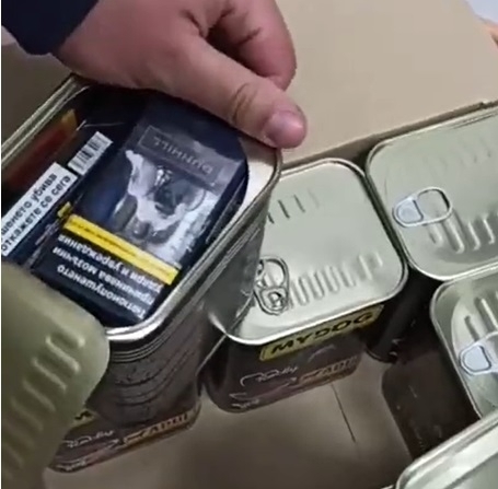 Митнически служители откриха нелегални цигари в консервни кутии с етикети
