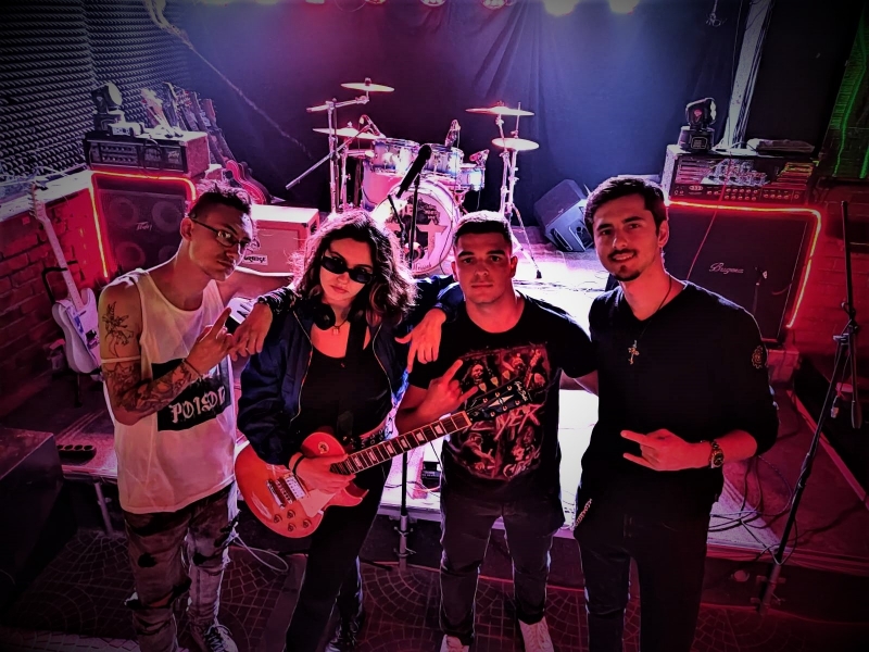 Младата рок банда от Монтана Sweet Poison пусна дебютния си