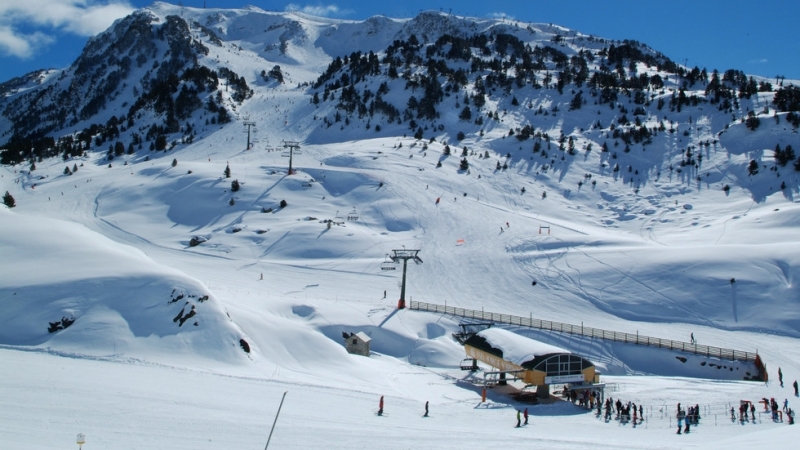 Ски курортите в испанската област Каталуния отварят в понеделник По