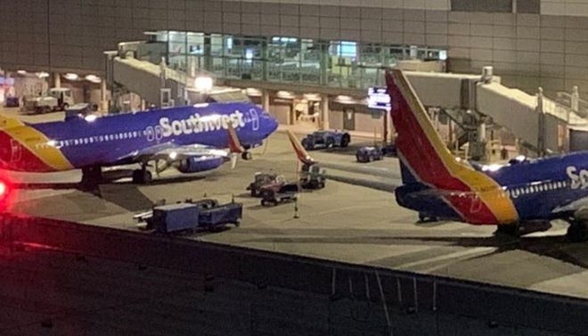 Пътнически самолет бил обстрелян мигове преди планираното му излитане от летище