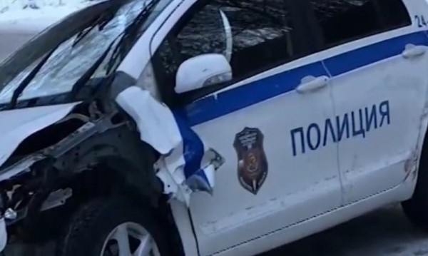 Патрул на Общинска полиция удря автомобил отзад а наказанието е за