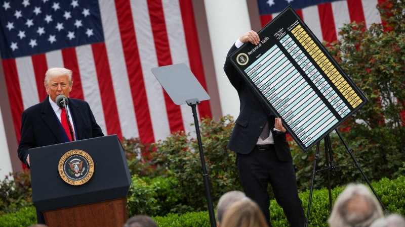 Индексите на световните борси рухнаха след обявените от Доналд Тръмп