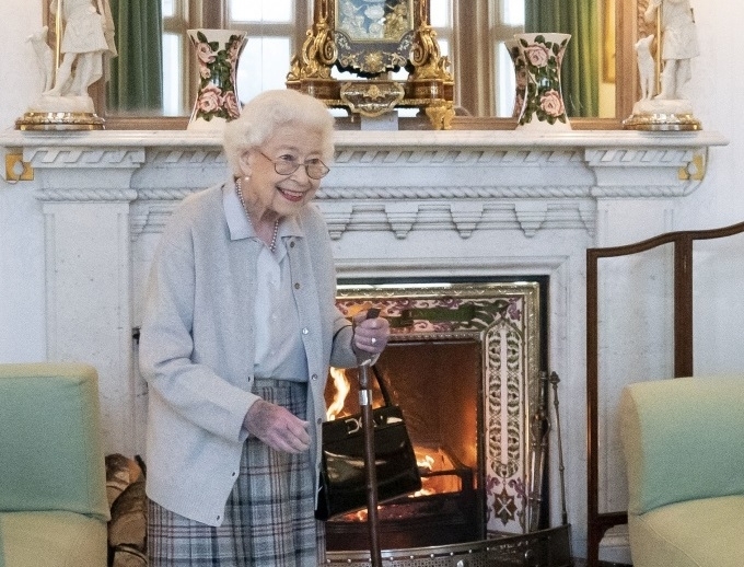 Кралица Елизабет Втора почина в четвъртък в замъка Балморал в