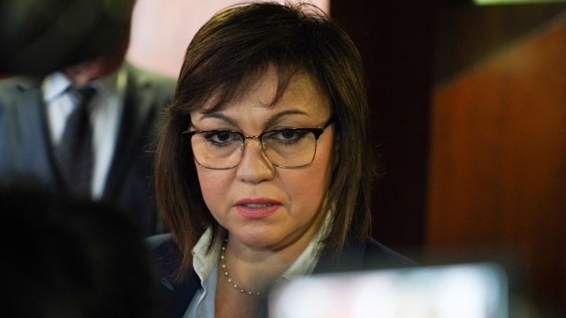 Лидерът на БСП Корнелия Нинова бе приета днес във ВМА