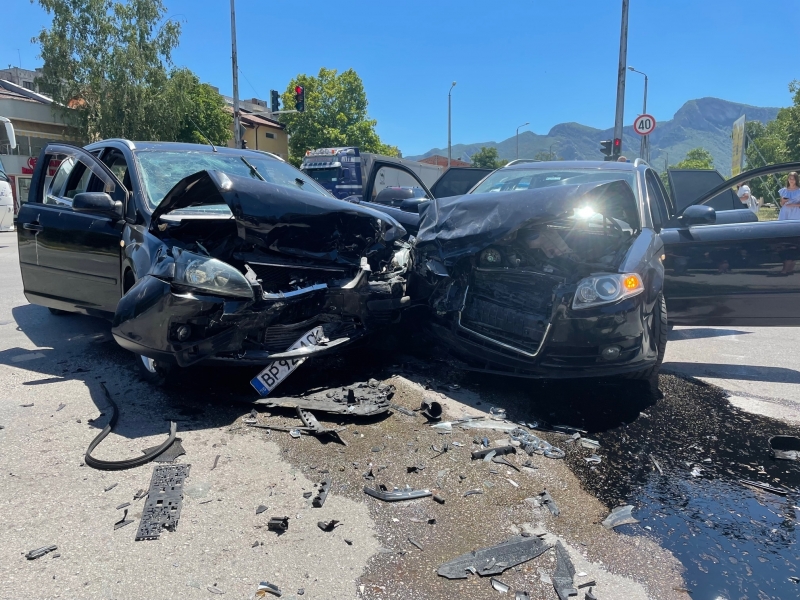 Надрусан шофьор предизвика катастрофа във Враца, съобщиха от пресцентъра на