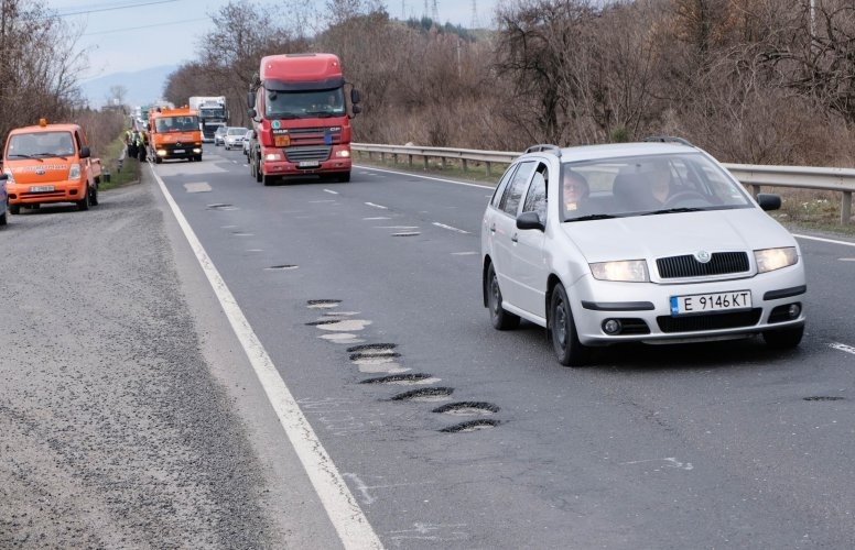 В рамките на час станаха три пътно транспортни произшествия на главен