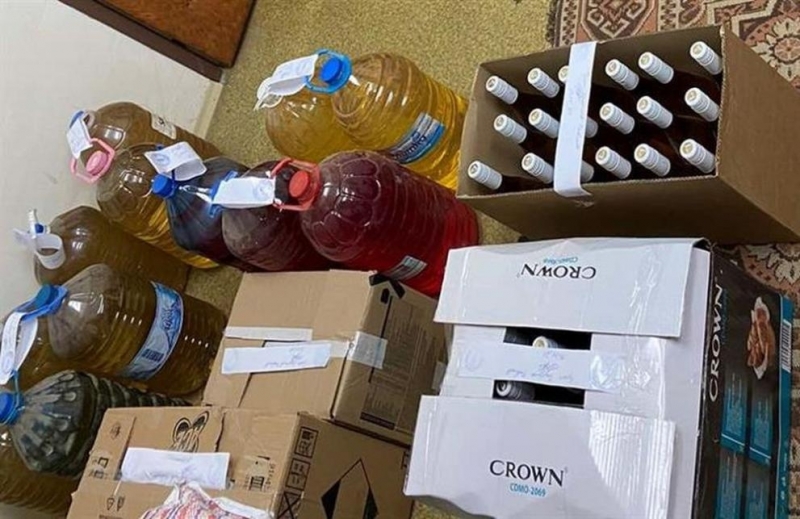 Хванаха мъж да продава контрабандна ракия на общински пазар в