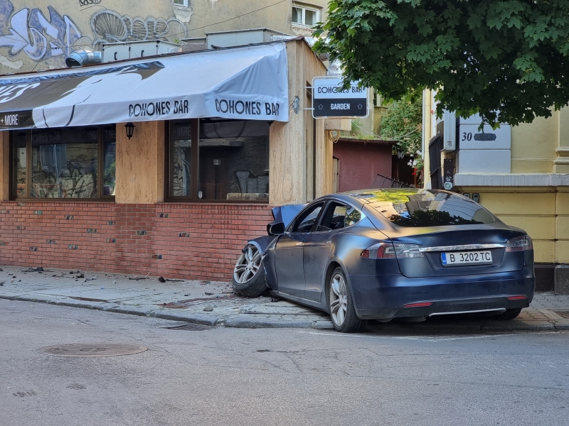 В центъра на София: Електрическа "Тесла4 помля чисто нова бирария ...