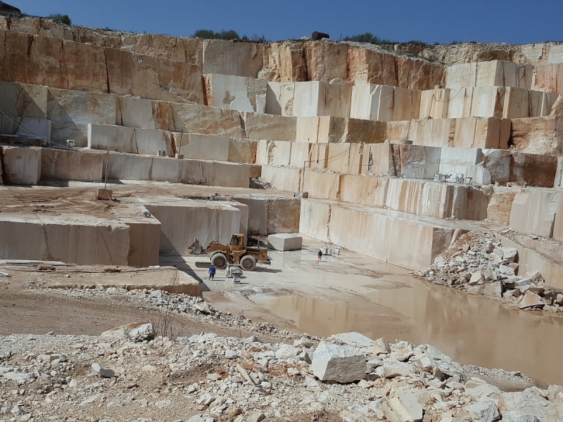 12 сигнала за нарушения в кариери в Мездренско са подадени