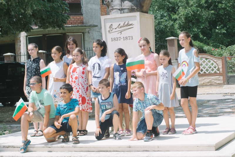 Община Мездра и Народно читалище Просвета 1925 почетоха съвместно 184 ата