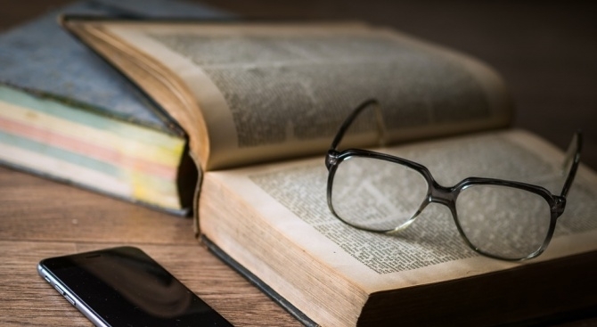 Ирански бежанец задържан в Тихоокеански център получи престижна литературна австралийска