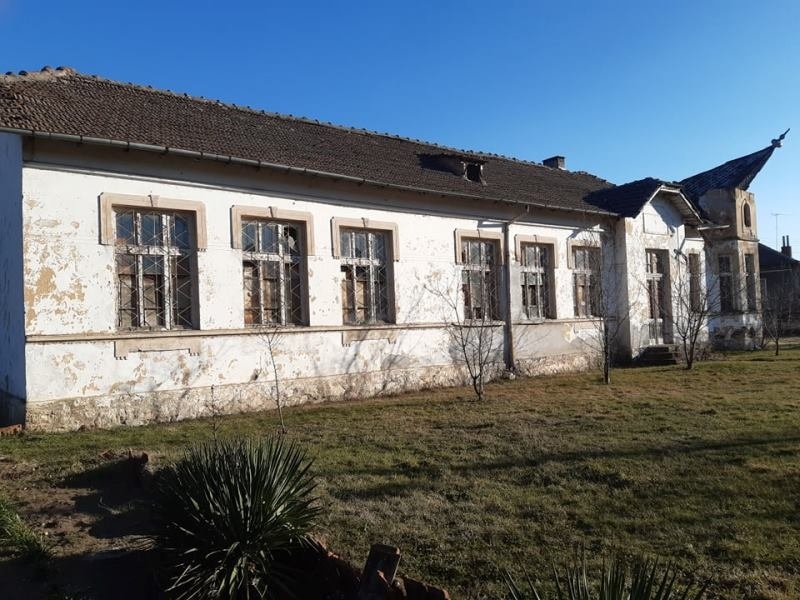 Основен ремонт на полуразрушената сграда на бившето училище Васил Левски