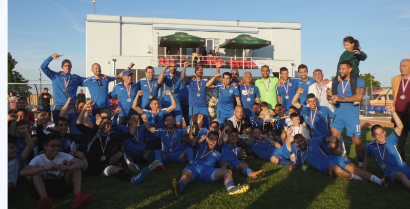 ФК Левски 2020 Лом вдигна шапмионската купа на Северозападна Трета