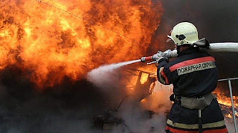 Противопожарни екипи са гасили пожар засегнал три къщи във Велинград