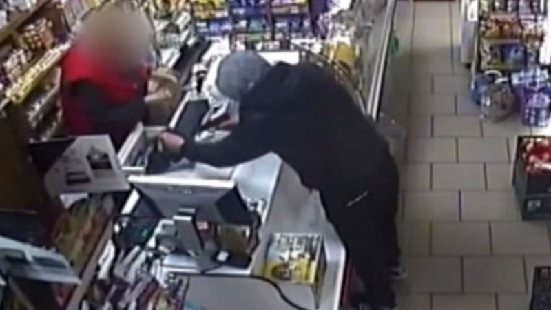 Младеж е арестуван за това че обрал два пъти магазин