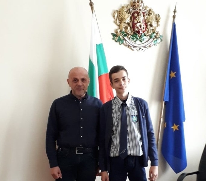 Първа награда в националния ученически конкурс Да превърнем езика на