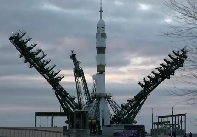 Руска ракета с трима астронавти на борда бе изстреляна към ...