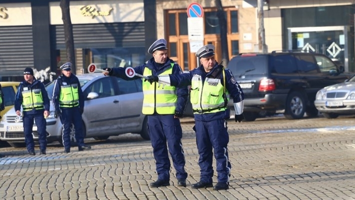 В Бяла Слатина служители на реда извършили мащабна акция информират