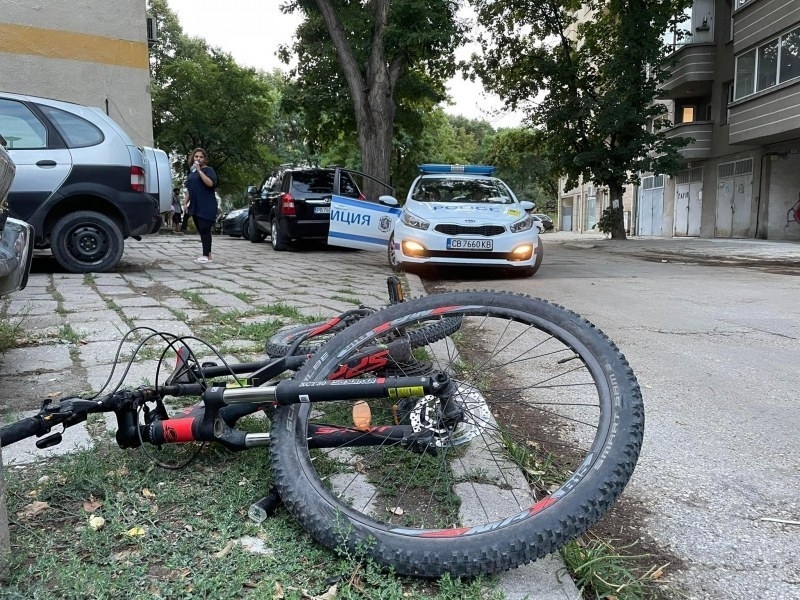 Кръв на пътя! Шофьор помете велосипедист в Мездра, вкара го в болница