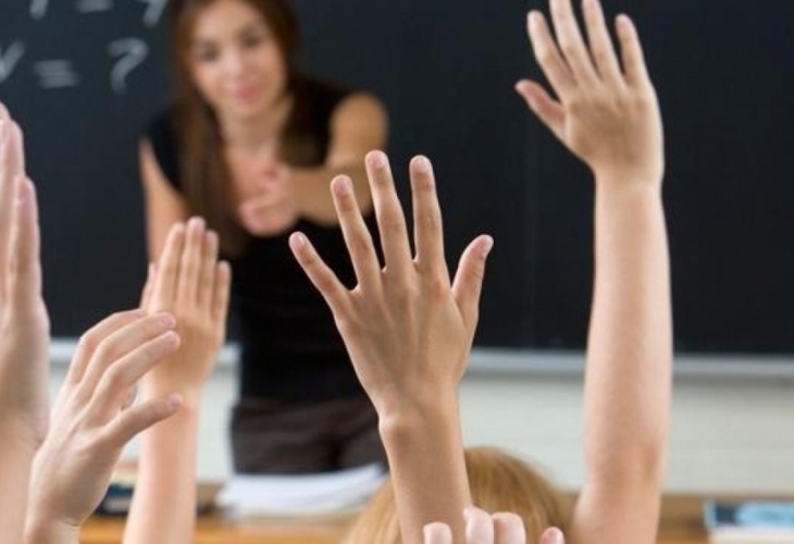 На много места учителите няма да получат традиционното допълнително плащане