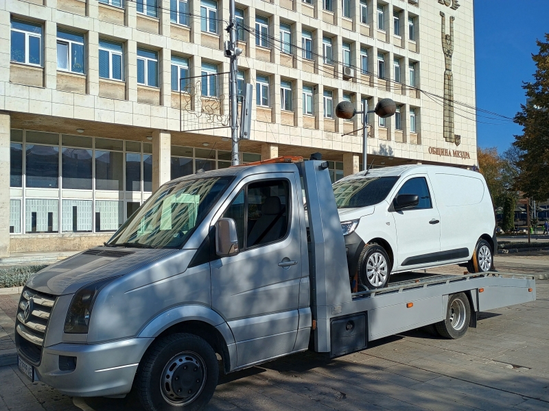 Домашният социален патронаж в Мездра се сдоби с нов автомобил за доставка на храна /снимки/