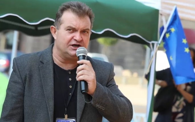 БОЕЦ показа полицаи пред офиса си, МВР твърди, че търси араби в сградата