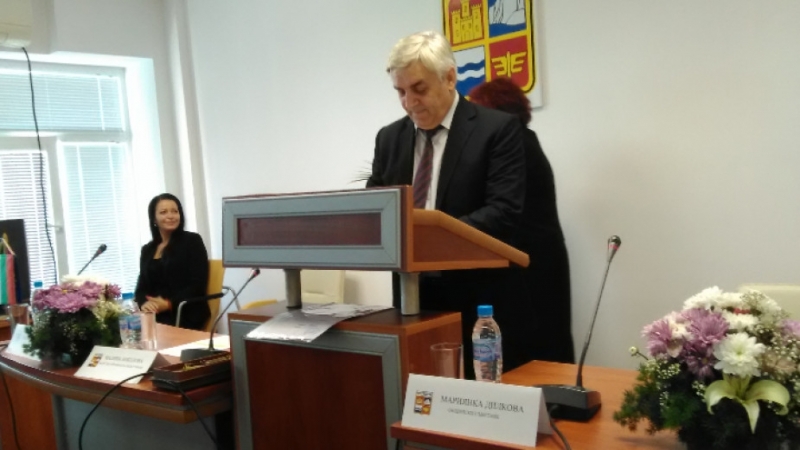 Новоизбраният общински съвет в Мездра проведе днес своето първо заседание