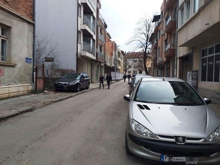 Затварят улица Цвятко Бобошевски във Враца съобщиха от общината Движението по