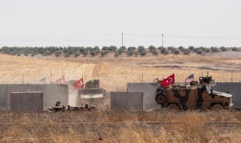 Турция е започнала да подсилва военните си части по границите