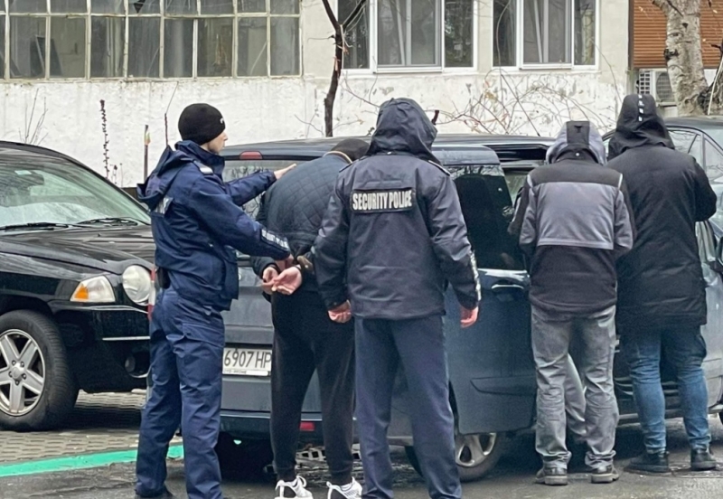 Млад мъж е бил арестуван по време на специализирана полицейска