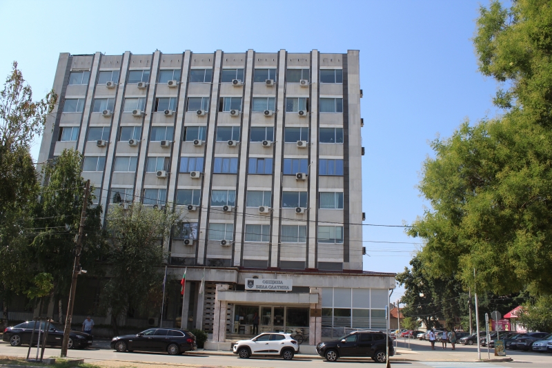 Ремонтират сградата на общината в Бяла Слатина /снимки/