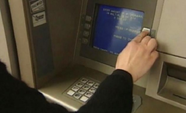 Крадла е обрала мъж и е източила банковата му карта
