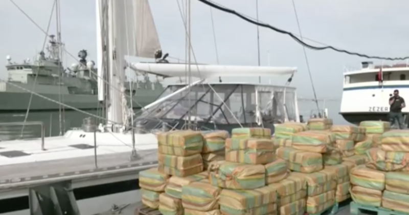 Португалия залови тонове наркотици на яхта в открито море В