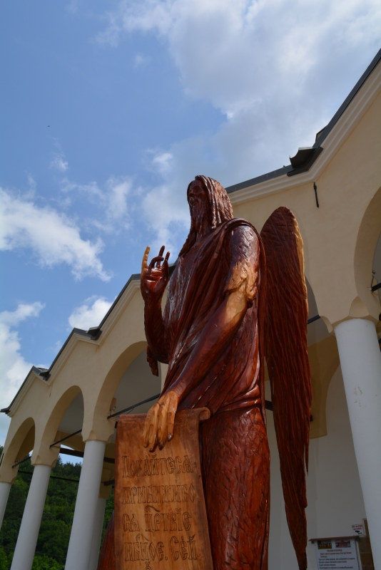 Храмов празник има на Еньовден Лопушанският манастир Тази година стотиците