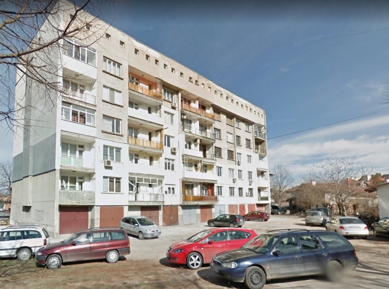 Тристаен апартамент във Враца се продава на търг от частен