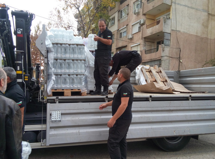 Раздадоха над 30 000 л. минерална вода в Лом, Добри дол, Сливата и ...