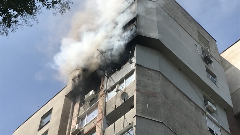 28 годишна жена е пострадала при пожар в Тетевен Това съобщиха